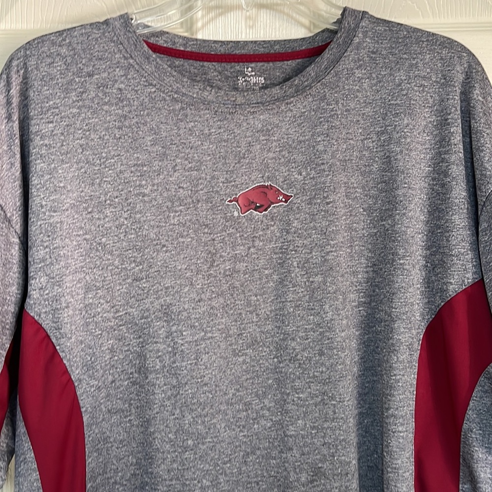 Arkansas Razorback top. Men’s size XL. Used, but still good condition. - Picture 3 of 10